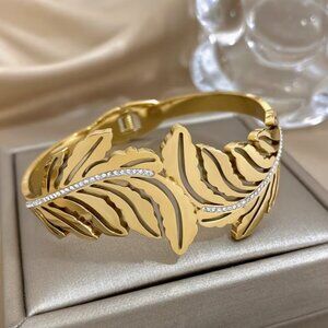 Luxury Double Leaf Bracelet with Sparkling Bands Gold Plated Stainless